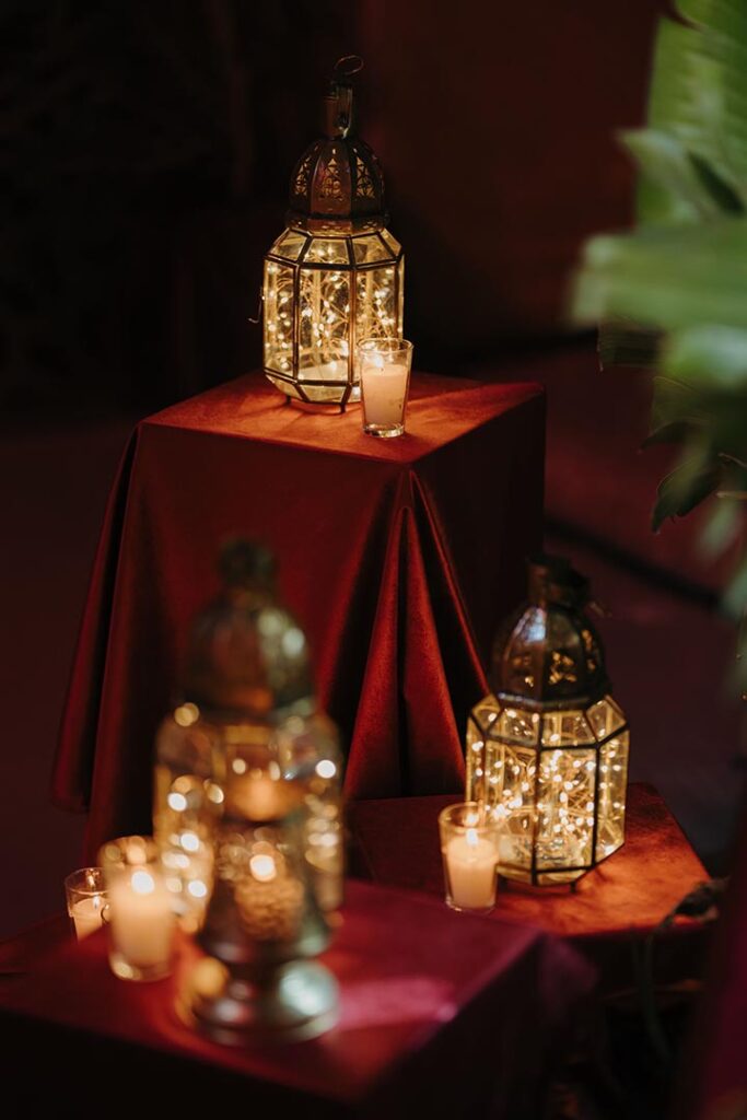 lanterns and candles wedding setup
